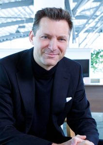 Dr. Tobias Huttenloher